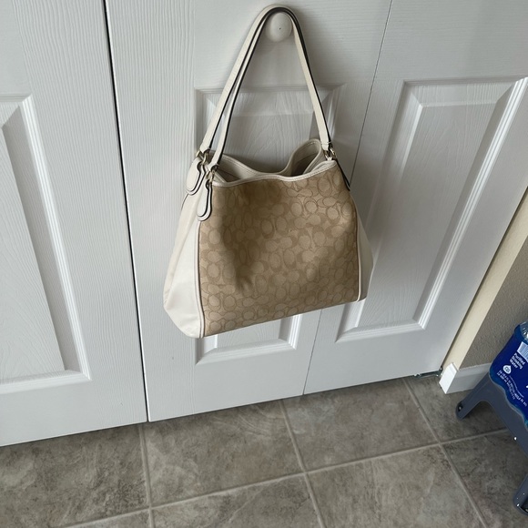 WEEKEND SPECIAL.. Coach handbag - Picture 2 of 9